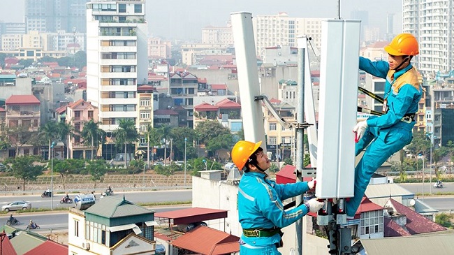 Trạm 5G đầu tiên tại Việt Nam đang được Viettel lắp đặt